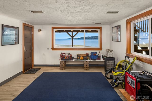 212 S 219th Street, Normandy Park, WA 98198