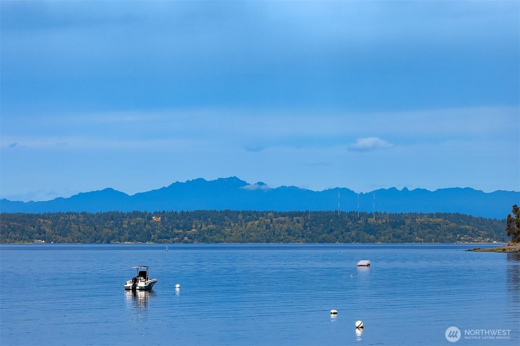 212 S 219th Street, Normandy Park, WA 98198