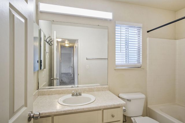 13295 Aura Ln, Waterford, CA 95386