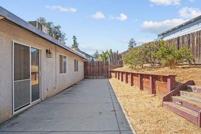 13295 Aura Ln, Waterford, CA 95386