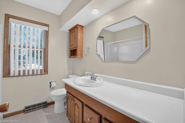 5147 Foulk Rd, Waterloo, IA 50702