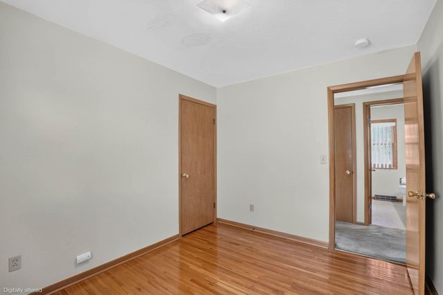 5147 Foulk Rd, Waterloo, IA 50702
