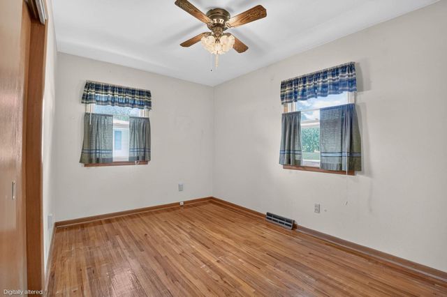 5147 Foulk Rd, Waterloo, IA 50702