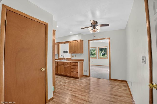 5147 Foulk Rd, Waterloo, IA 50702