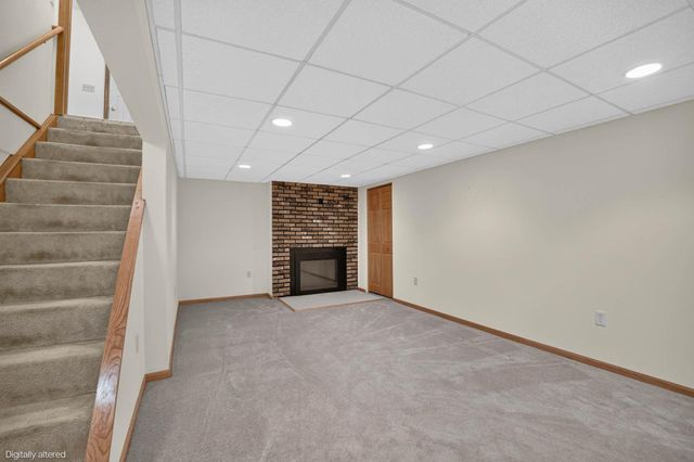 5147 Foulk Rd, Waterloo, IA 50702