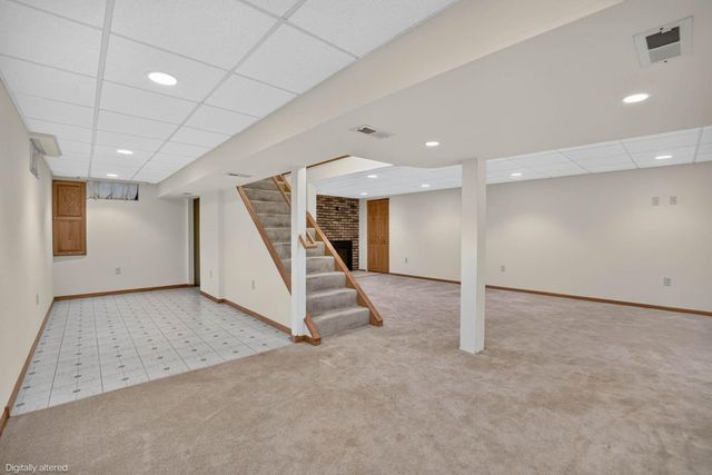 5147 Foulk Rd, Waterloo, IA 50702