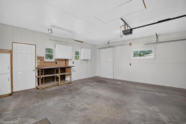 5147 Foulk Rd, Waterloo, IA 50702
