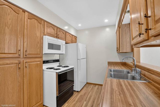 5147 Foulk Rd, Waterloo, IA 50702