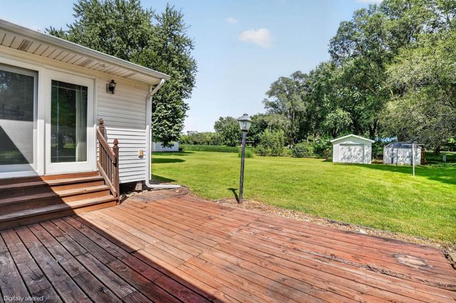 5147 Foulk Rd, Waterloo, IA 50702