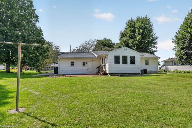 5147 Foulk Rd, Waterloo, IA 50702