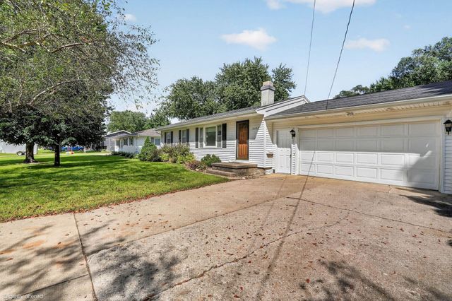 5147 Foulk Rd, Waterloo, IA 50702