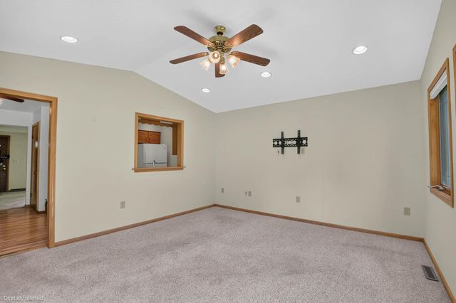 5147 Foulk Rd, Waterloo, IA 50702
