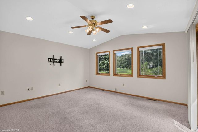5147 Foulk Rd, Waterloo, IA 50702