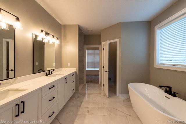 1933 Shane Ct, Addison Township, MI 48370