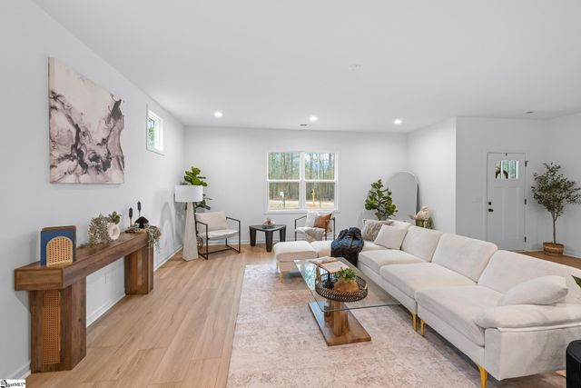 122 Guest Circle, Anderson, SC 29621