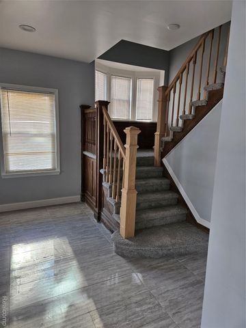 890 E Grand Boulevard N, Wayne, MI 48207