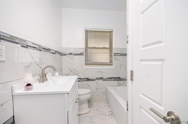 890 E Grand Boulevard N, Wayne, MI 48207