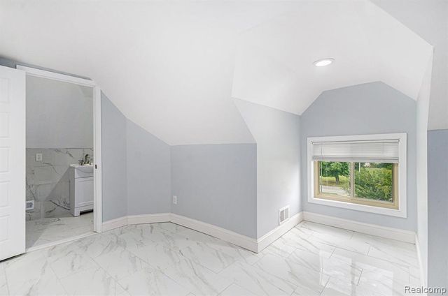 890 E Grand Boulevard N, Wayne, MI 48207