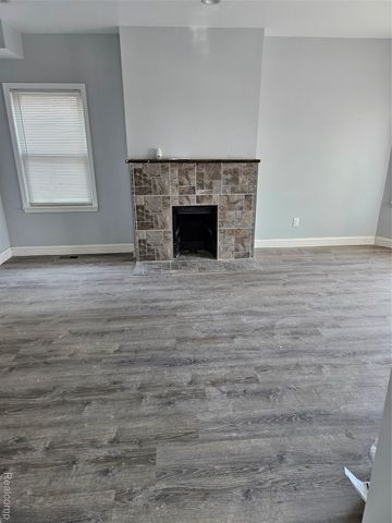 890 E Grand Boulevard N, Wayne, MI 48207