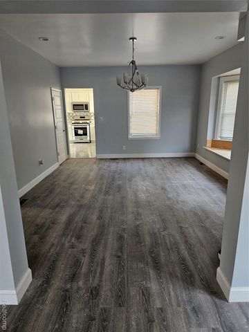 890 E Grand Boulevard N, Wayne, MI 48207