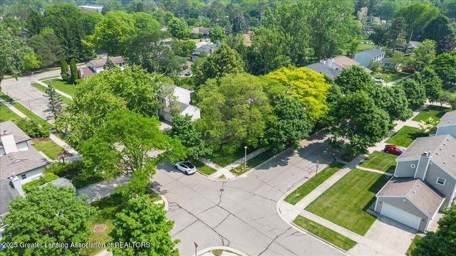 992 Touraine Avenue, East Lansing, MI 48823