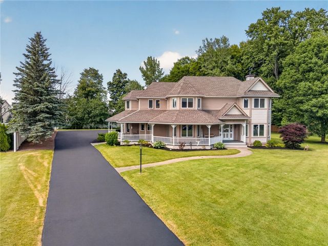 15 Crossbow Drive, Penfield, NY 14526
