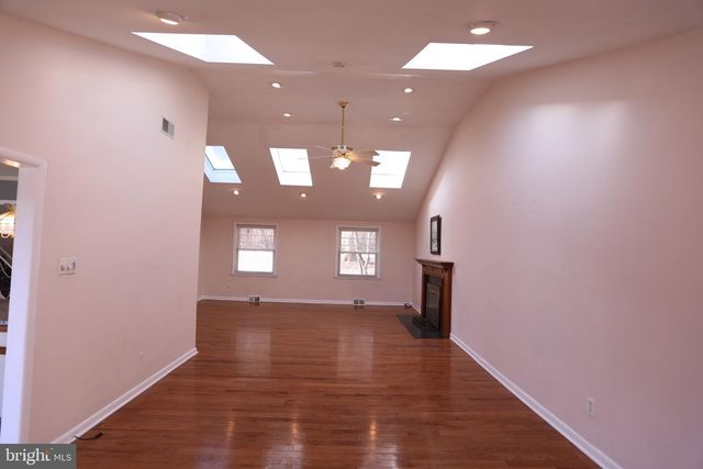 1443 VALLEY FORGE RD, Wayne, PA 19087
