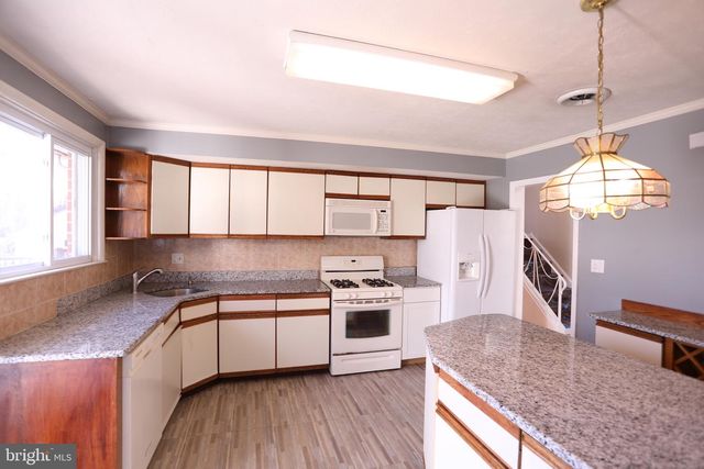 1443 VALLEY FORGE RD, Wayne, PA 19087