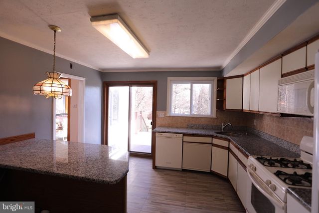 1443 VALLEY FORGE RD, Wayne, PA 19087