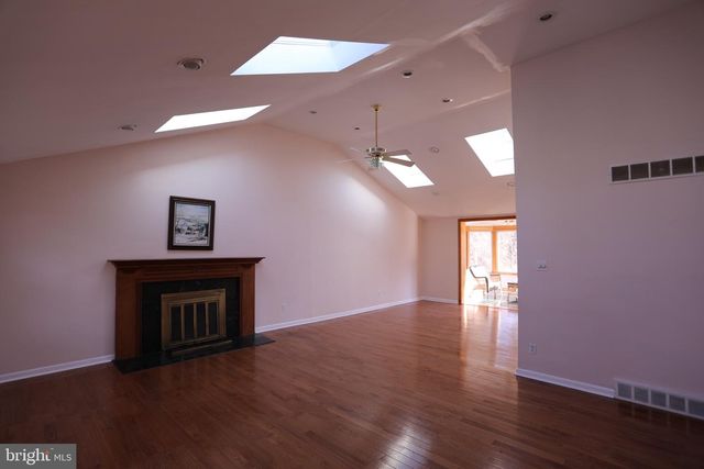 1443 VALLEY FORGE RD, Wayne, PA 19087