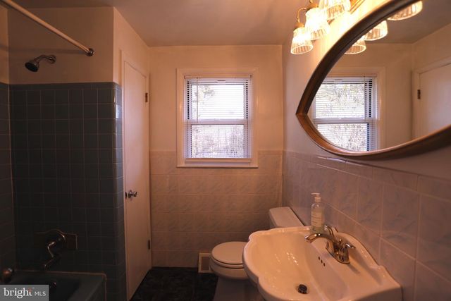 1443 VALLEY FORGE RD, Wayne, PA 19087