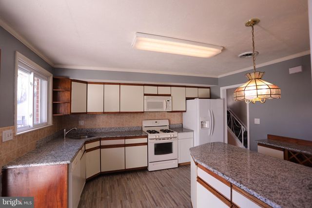 1443 VALLEY FORGE RD, Wayne, PA 19087