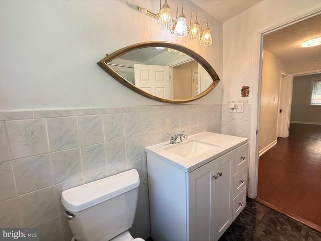 1443 VALLEY FORGE RD, Wayne, PA 19087