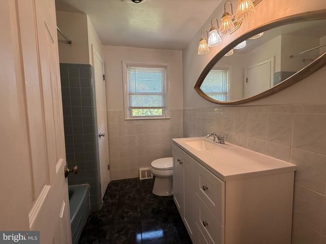 1443 VALLEY FORGE RD, Wayne, PA 19087