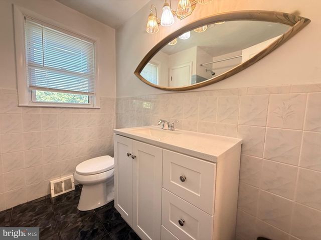 1443 VALLEY FORGE RD, Wayne, PA 19087