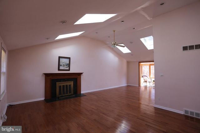 1443 VALLEY FORGE RD, Wayne, PA 19087