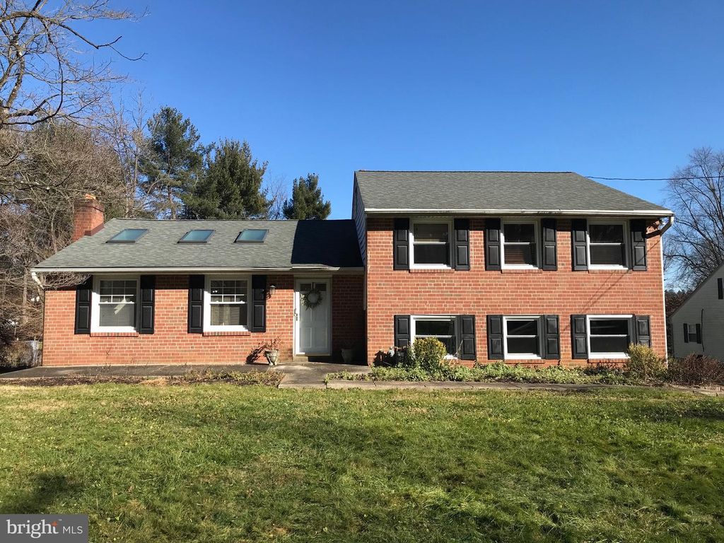 1443 VALLEY FORGE RD, Wayne, PA 19087