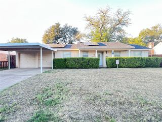 212 Straw Road, Saginaw, TX 76179