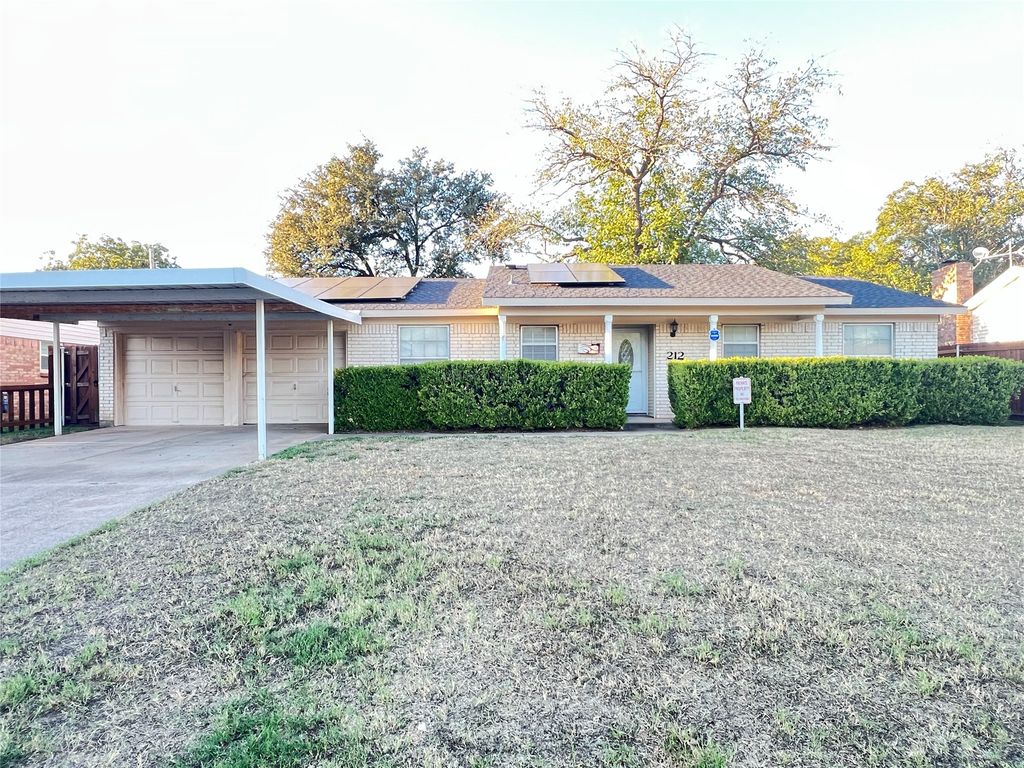 212 Straw Road, Saginaw, TX 76179