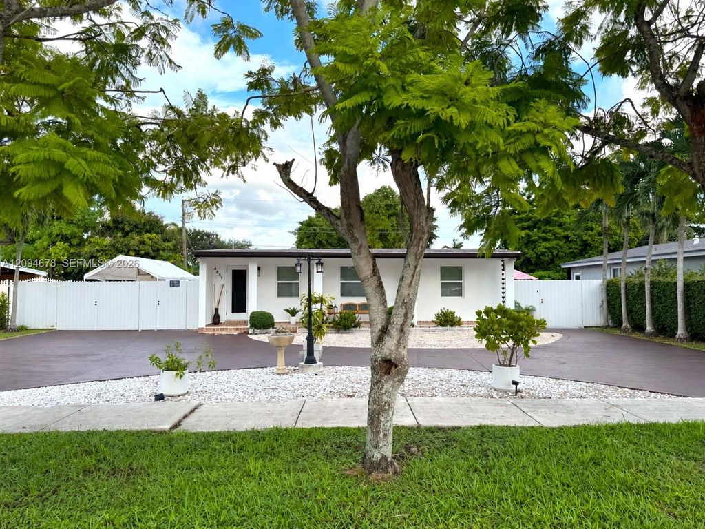 4531 SW 98th Court, Miami, FL 33165