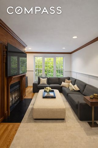 449 Hudson Street, New York City, NY 10014