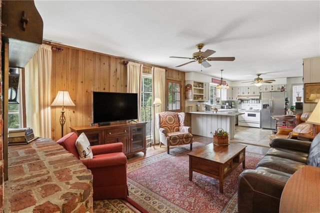645 Patrick Place NE, Sandy Springs, GA 30328