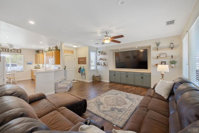1628 Fireside Way, Lemoore, CA 93245