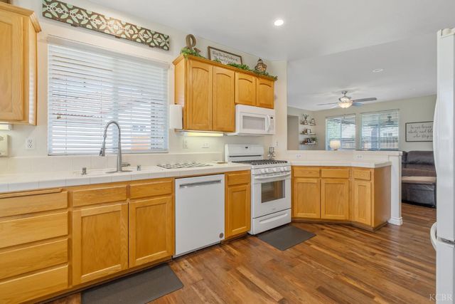 1628 Fireside Way, Lemoore, CA 93245
