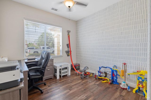 1628 Fireside Way, Lemoore, CA 93245