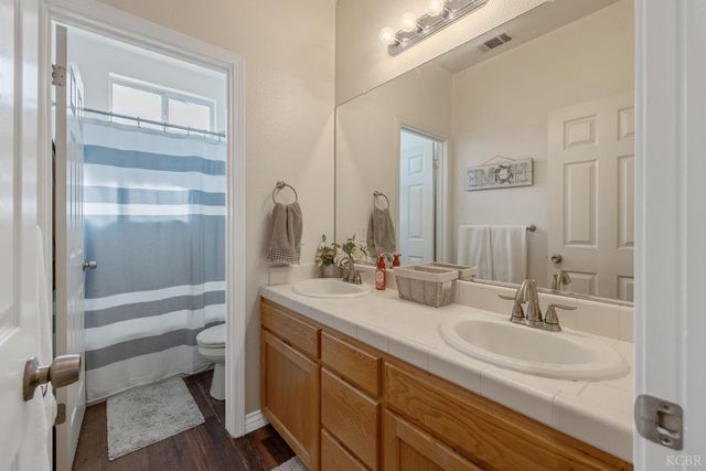 1628 Fireside Way, Lemoore, CA 93245