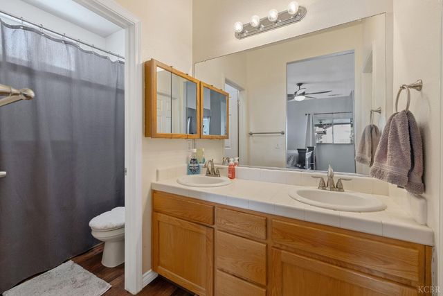 1628 Fireside Way, Lemoore, CA 93245
