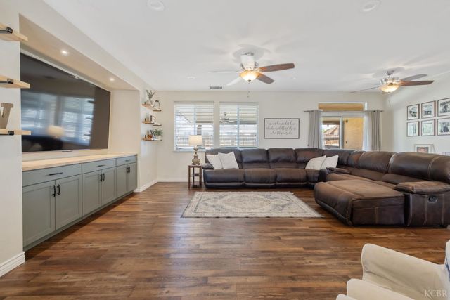 1628 Fireside Way, Lemoore, CA 93245