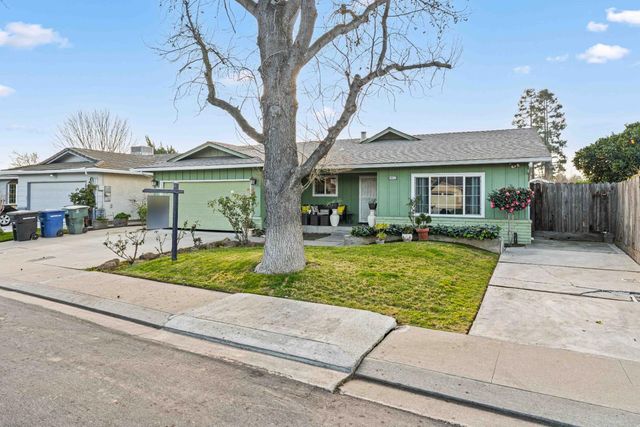 3913 Peacock Ln, Modesto, CA 95356