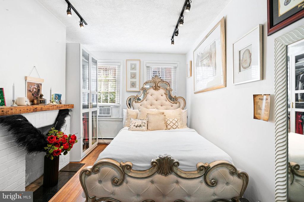 320 S JUNIPER ST, Philadelphia, PA 19107